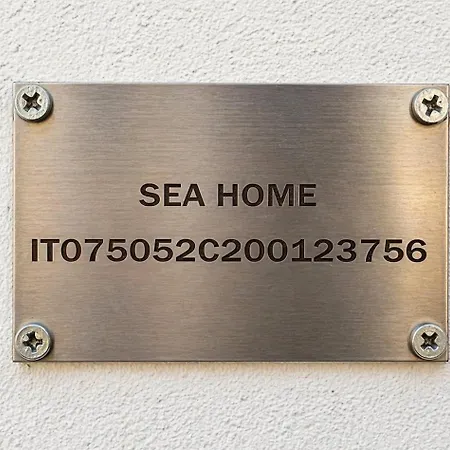 2 Min Walk To - Free Parking & Private Patio Apartamento